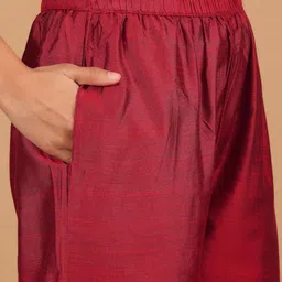 House of Pataudi Embroidered Notch-Neck Straight Kurta With Trousers And Dupatta image 3