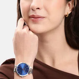 DressBerry Women LUXE Bracelet Style Straps Analogue Watch DBLuxe-613-BL-image-42