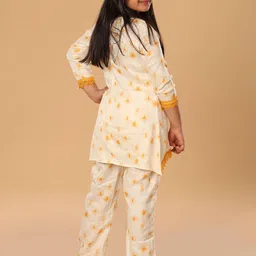 The Mini Trunk Girls Tie & Dye Round Neck Kurti With Trousers image 4