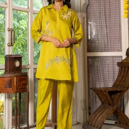 HOUSE OF JAMOTI Embroidered Shirt Collar-Neck Top With Trousers Co-Ords-picture-20