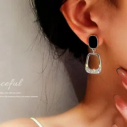 AKISON JEWELS Geometric Drop Earrings image 2