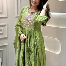 AG TEXTILE Women Floral Embroidered Thread Work Kurta with Trousers & Dupatta image 5