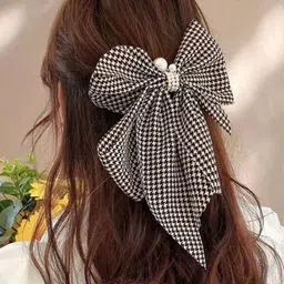 Blubby Bow Hair Clip image 2