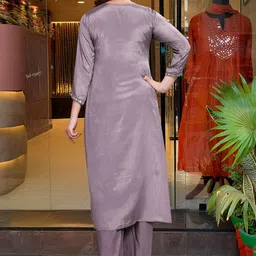 LIVIX Women Floral Embroidered Empire Thread Work Chanderi Cotton Kurta with Trousers & With Dupatta image 2