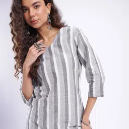 Anouk Rustic Striped V-Neck Straight Kurti-image-83