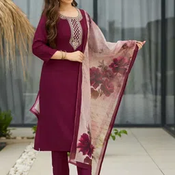 URMIR FASHION Women Floral Embroidered Regular Thread Work Kurta with Trousers & With Dupatta image 5