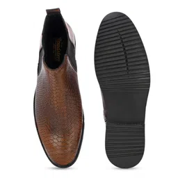 The Roadster Lifestyle Co Men Textured Chelsea Boots image 3