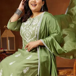 Janasya Women Floral Embroidered Regular Kurta with Trousers & With Dupatta image 5