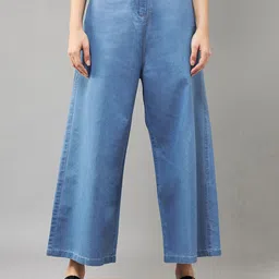 DOLCE CRUDO Women Wide Leg High-Rise Light Fade Denim Jeans-picture-38