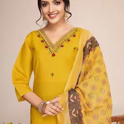 Suha Women Ethnic Motifs Embroidered Regular Thread Work Chanderi Silk Kurta with Trousers & With Dupatta image 2