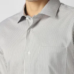 Van Heusen Men Vertical Striped Spread Collar Cotton Formal Shirt image 3