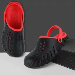 DRACKFOOT Men Self Design Clogs-image-1