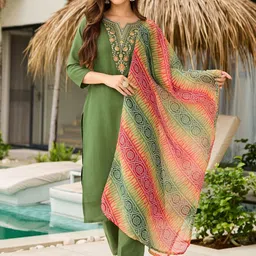 CANIZZARO Women Ethnic Motifs Embroidered Regular Thread Work Chanderi Silk Kurta with Trousers & With-picture-14