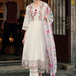 Helene Women Floral Embroidered Kurta with Trousers & Dupatta-picture-17