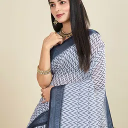 SHANVIKA Geometric Printed Saree image 2
