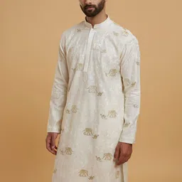 Twamev Floral Embroidered Mandarin Collar Thread Work Kurta With Pyjamas image 4