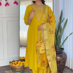 MEHARIKA Women Floral Embroidered Kurta with Trousers & Dupatta image 5