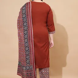 Vbuyz Women Floral Printed Regular Kurta with Trousers & With Dupatta image 5