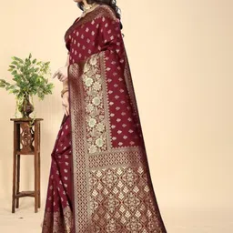 MORDEN MUSE Floral Silk Blend Kanjeevaram Saree image 2