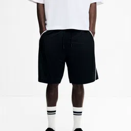 H&M Relaxed Fit Mesh Shorts image 2