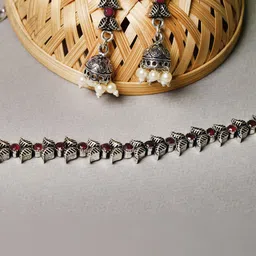 VRAJ CREATION Silver-Plated Stone-Studded & Beaded Jewellery Set image 5