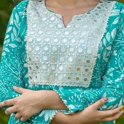 ZNKL Floral Printed Notch Neck Gotta Patti Tunic & Trousers image 3