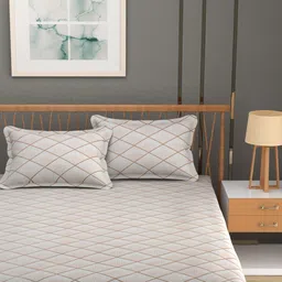 BELVOSTUM Cream-Coloured Geometric King Bedsheet with 2 Pillow Covers image 3