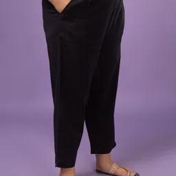 Sizeupp Women Plus Size Mid-Rise Pleated Regular Trousers image 4