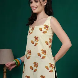 Anouk Rustic Botanical Printed Square Neck Pure Cotton Kurti image 5