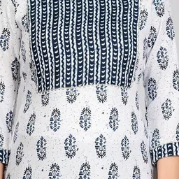 AMANISHA Floral Printed Round Neck Three-Quarter Sleeves Top image 5