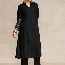 Varanga Mandarin Collar A-Line Kurta With Trousers image 5