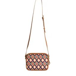 TEAL BY CHUMBAK Textured Swagger Sling Bag image 4