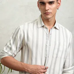 HIGHLANDER Men Cutaway Collar Vertical Striped Cotton Relaxed Fit Casual Shirt-picture-40