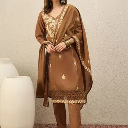 Anouk Mirage Women Ethnic Motifs Embroidered Regular Thread Work Kurta with Trousers & With Dupatta image 2