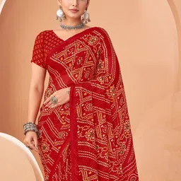 THE FASHION ATTIRE Red Geometric Print Bandhani Chiffon Saree image 5