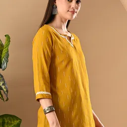 GLOWWORLD Geometric Printed Notch Neck Thread Work Straight Short Kurti image 2