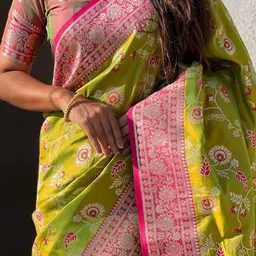 ELITE WEAVES Woven Design Zari Silk Blend Banarasi Saree image 5