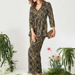 DRESOUL Printed V-Neck Tunic With Trousers Co-Ords image 5