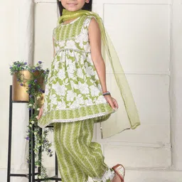 Cutiekins Girls Floral Printed A-Line Kurta with Trousers & Dupatta image 5