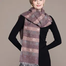 Cayman Floral Woven Design Stole with Tasselled Edges image 4