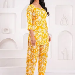 SHOBHIT Women Ethnic Motifs Printed Regular Kurta with Trousers image 2