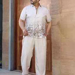 Instafab Plus Men Comfort Opaque Printed Casual Shirt image 2