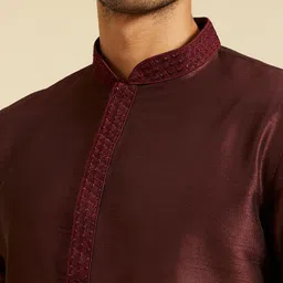 Diwas by Manyavar Thread Work Mandarin Collar Straight Kurta image 2