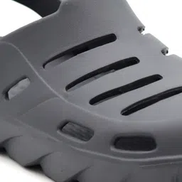 Svaar Men Lightweight Clogs image 3