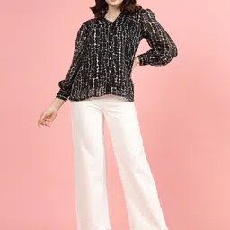 pluss Women Regular Fit Printed Spread Collar Casual Shirt image 3