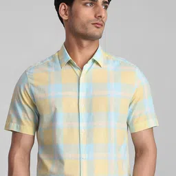 Mufti Men Slim Fit Checked Spread Collar Cotton Casual Shirt-picture-40