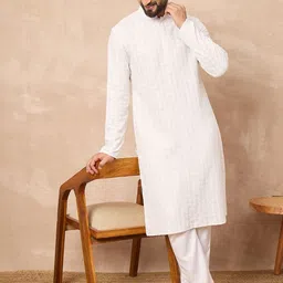 Ethnic Bay Men Embroidered Chikankari Kurta image 3