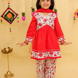 JUNITOS Girls Colourblocked Panelled Gotta Patti Pure Cotton Kurta With Sharara & Dupatta image 3