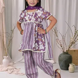 Cutiekins Girls Floral Printed Gotta Patti A-Line Kurta With Trouser & Dupatta image 2