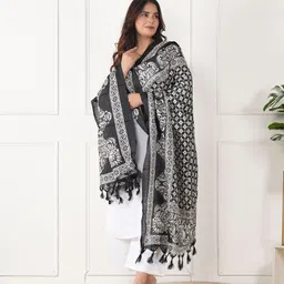 URBAN KANYA Selection Of 2 Floral Printed Pure Silk Dupattas image 2